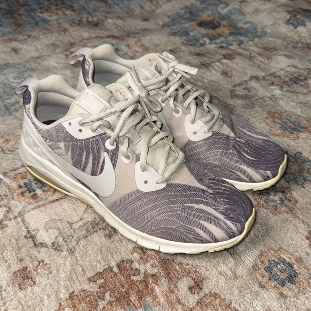 Women’s Nike Air Max Motion Low Shoes